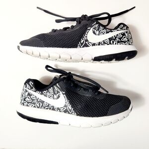 Nike Girl's Black and White Sneakers Size: 5Y